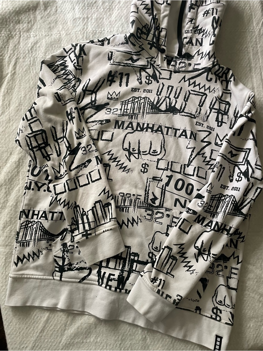 Capelli of New York Black and White Graphic Pullover